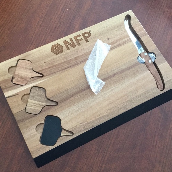 TOSCANA Cutting Board and Cheese Tools Set - Picture 10 of 16